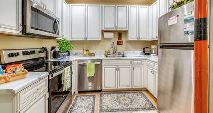 Charming Charlottesville Apt w/ Outdoor Space!