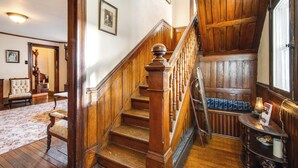 A wooden staircase with a handrail and a blue cushioned bench at the landing. - Biking Trails, Fishing, Parks & More! Poconos Home (White Haven)