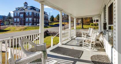 Victorian Home w/ Porch: 6 Mi to Hickory Run Park!