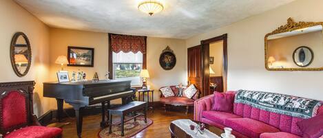 House (5 Bedrooms) | Front of property