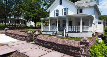 Fall Foliage Getaway: Pocono Home by Lehigh Gorge