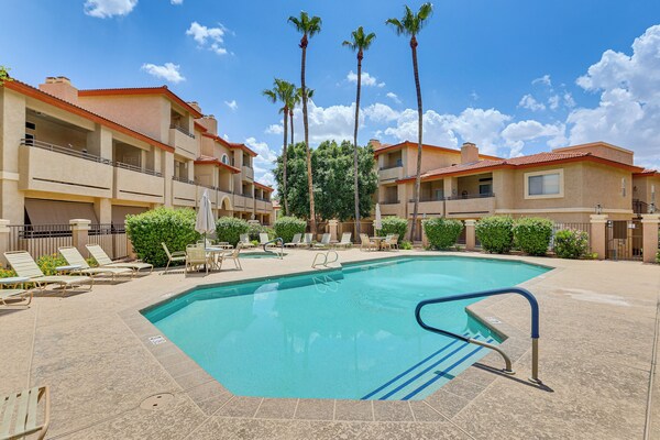 14 Mi To Dtwn: Phoenix Condo W/ Balcony & Spa! - Phoenix
