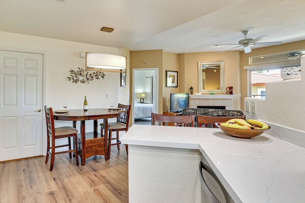 Apartment (2 Bedrooms) | Interior - 14 Mi to Dtwn: Phoenix Condo w/ Balcony & Spa! (Phoenix)