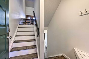 Apartment (4 Bedrooms) | Interior - Silverthorne Escape w/ Hot Tub & Mtn Views! (Silverthorne)