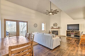 Apartment (4 Bedrooms) | Interior - Silverthorne Escape w/ Hot Tub & Mtn Views! (Silverthorne)