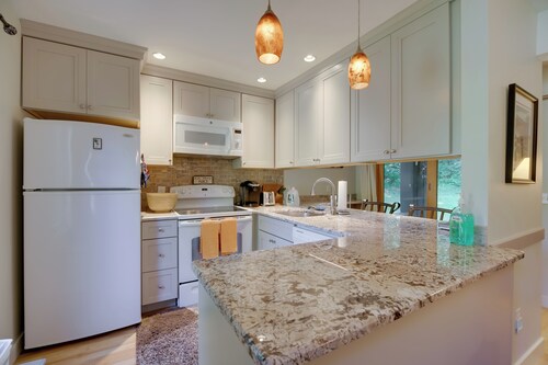 Waitsfield Condo w/ Pool & On-site Trail Access!