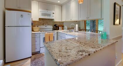 Waitsfield Condo w/ Pool & On-site Trail Access!