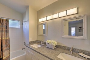 House (3 Bedrooms) | Interior - North Tucson Home w/ Patio by Catalina State Park! (Tucson)