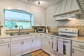 House (2 Bedrooms) | Interior - Candler Cabin w/ Deck & Mount Pisgah Views! (Candler)