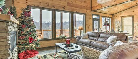 House (2 Bedrooms) | Living area | TV, fireplace, video game console