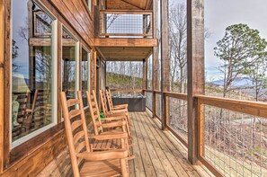 Terrace/patio - Smoky Mountain Hideaway w/ Hot Tub, Deck & Views! (Gatlinburg)