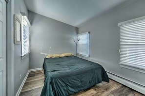 Cottage (3 Bedrooms) | 3 bedrooms, laptop workspace, bed sheets - Gulf Coast Cottage - Walk to Beach & Boardwalk! (Point Pleasant Beach)