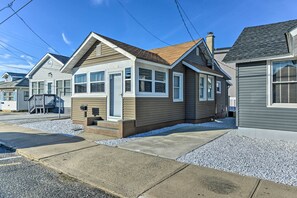 Exterior - Gulf Coast Cottage - Walk to Beach & Boardwalk! (Point Pleasant Beach)