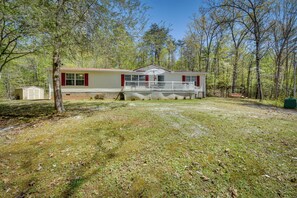 Interior - Secluded Hayesville Cabin Rental w/ Deck & Grill! (Hayesville)