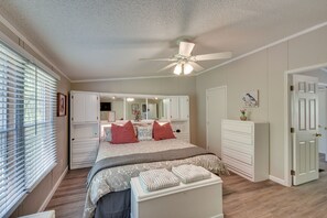 House (4 Bedrooms) | Interior - Walk to Lake Chatuge! Hayesville Cabin w/ Fire Pit (Hayesville)