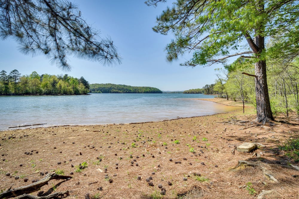 Walk to Lake Chatuge! Hayesville Cabin w/ Fire Pit - Young Harris, GA