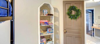 Charming Negaunee Home ~ 2 Mi to Teal Lake!