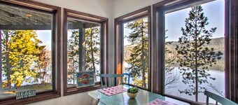 Luxurious Liberty Lake Hideaway w/ Hot Tub!