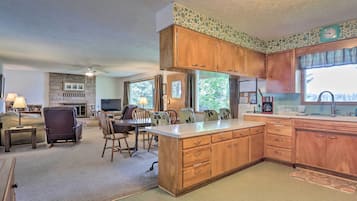 House (3 Bedrooms) | Interior