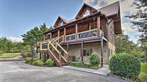 Exterior - Family Retreat: Hot Tub, Bbq, Deck, & Game Room! (Sevierville)
