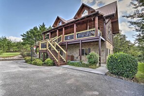 Exterior - Family Retreat: Hot Tub, Bbq, Deck, & Game Room! (Sevierville)