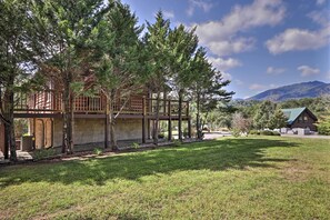 Exterior - Family Retreat: Hot Tub, Bbq, Deck, & Game Room! (Sevierville)