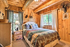 4 bedrooms, iron/ironing board, bed sheets - Family Retreat: Hot Tub, Bbq, Deck, & Game Room! (Sevierville)