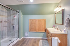 House (3 Bedrooms) | Interior - Updated Coos Bay Home ~ 2 Mi to Pacific Ocean (Coos Bay)