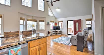 Cozy Hayesville Retreat w/ Deck & Mtn Views!