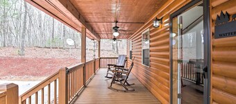 Cozy Hayesville Retreat w/ Deck & Mtn Views!