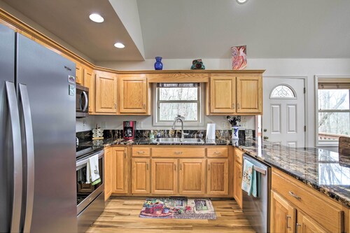 Cozy Hayesville Retreat w/ Deck & Mtn Views!