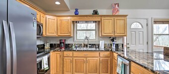 Cozy Hayesville Retreat w/ Deck & Mtn Views!