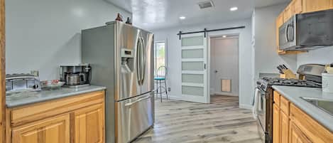 House (5 Bedrooms) | Interior