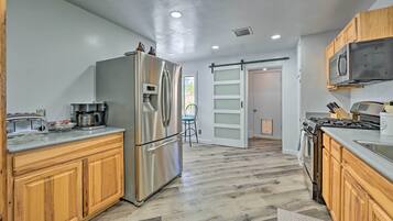 House (5 Bedrooms) | Interior