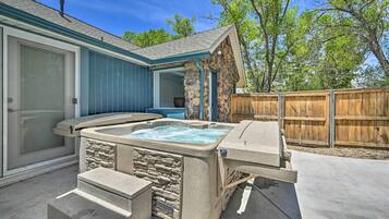 House (5 Bedrooms) | Interior