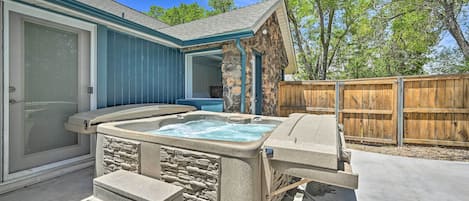 House (5 Bedrooms) | Interior