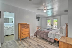 House (5 Bedrooms) | Interior