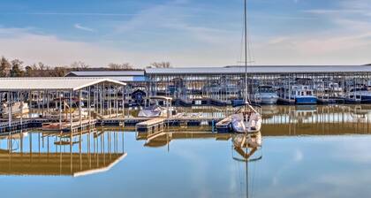 Kentucky Lake House With a Great Outdoor Space!