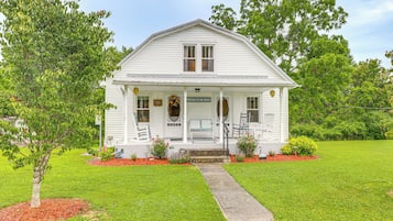 House (2 Bedrooms) | Front of property