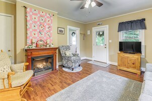 House (2 Bedrooms) | Interior