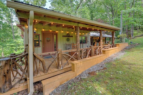 Fire Pit + Yard Games: Cosby Cabin Hideaway!