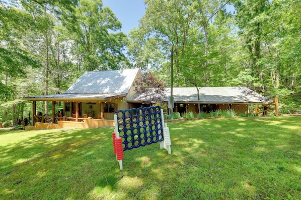 Interior - Fire Pit + Yard Games: Cosby Cabin Hideaway! (Cosby)