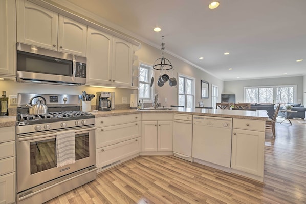 House (3 Bedrooms) | Interior