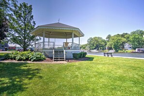 Apartment (1 Bedroom) | Interior - Charming Saugatuck Condo w/ Private Deck + Grill! (Saugatuck)