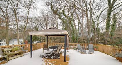 Charming Saugatuck Condo w/ Private Deck + Grill!