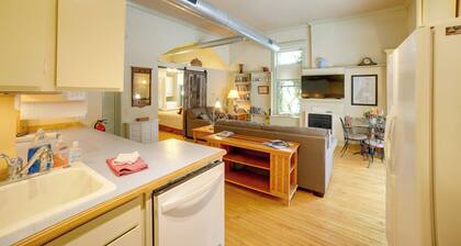 Charming Saugatuck Condo w/ Private Deck + Grill!