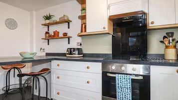 Frigorífico, lavavajillas, hervidor eléctrico y tostadora