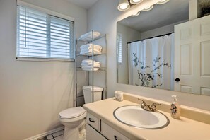 منزل (3 Bedrooms) | حمام | أحواض استحمام