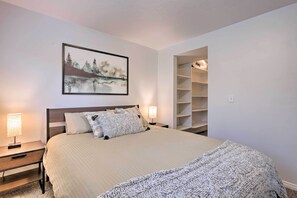 منزل (3 Bedrooms) | 3 عدّة غرف نوم ومكواة/لوح كي وملاءات أسرّة