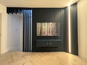 Interior - Entire 2 Bed Apartment With Balcony in Potters Bar (Potters Bar)